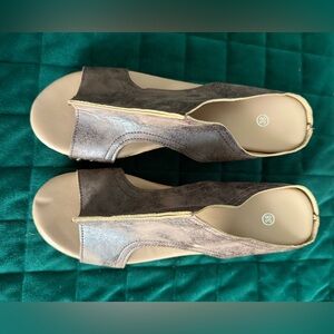 Elegant Women's Sandals in Metallic Brown